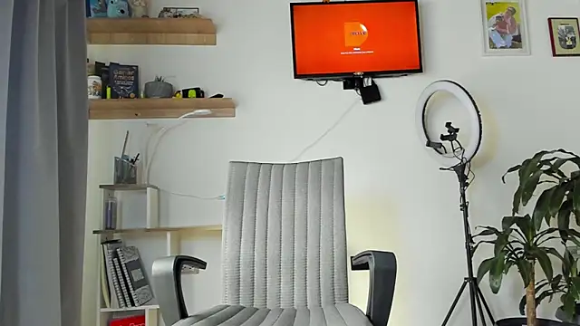 manucute 23  online show from 11.30.25