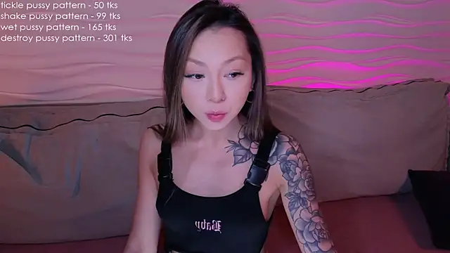 Snapshot of im_casey chatting on 02.06.25 im casey online show from 02.06.25