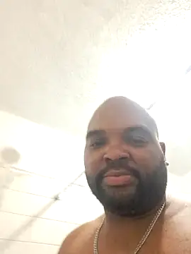 Snapshot of Sny- chatting on 10.17.25 Sny- online show from 10.17.25