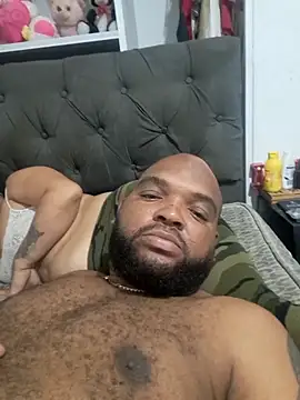 Snapshot of Sny- chatting on 11.23.25 Sny- online show from 11.23.25