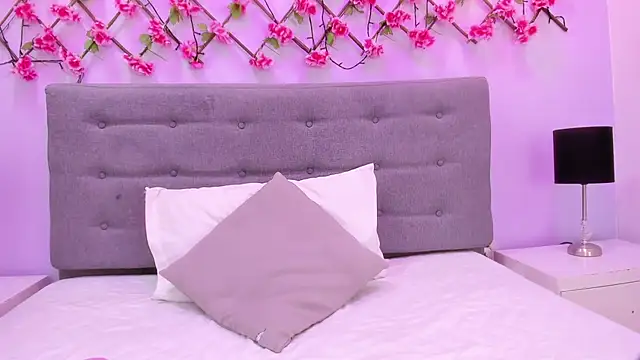 Snapshot of Oriana_Guzman chatting on 03.15.25 Oriana Guzman online show from 03.15.25