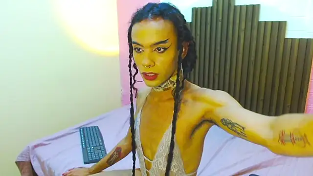 Snapshot of Foxy_Ella_ chatting on 03.18.25 Foxy Ella online show from 03.18.25