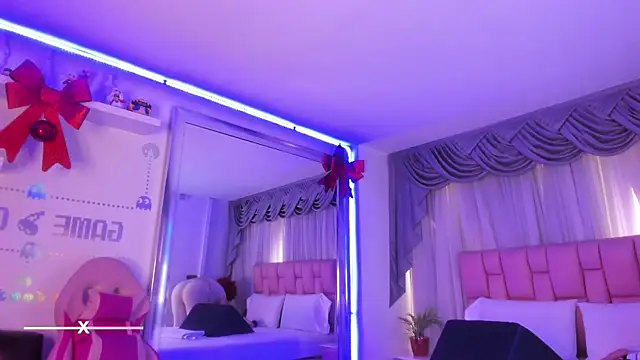 Snapshot of albaismynameX chatting on 12.23.24 albaismynameX online show from 12.23.24