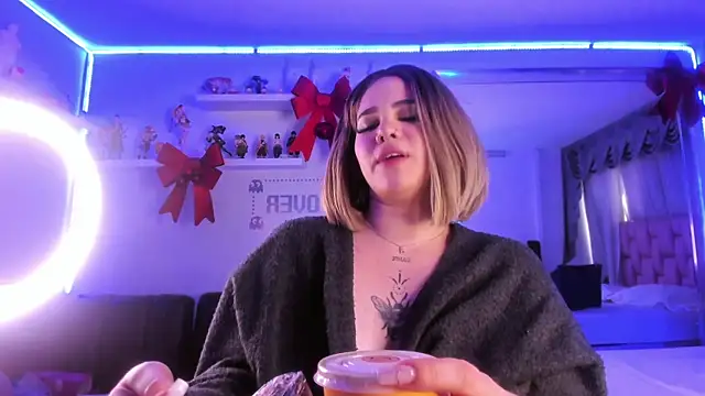 Snapshot of albaismynameX chatting on 01.04.25 albaismynameX online show from 01.04.25