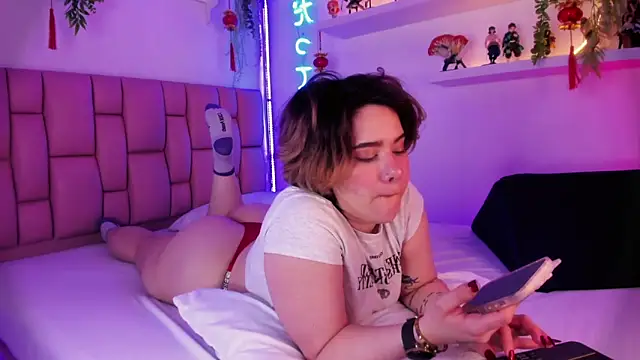 Snapshot of albaismynameX chatting on 02.11.25 albaismynameX online show from 02.11.25