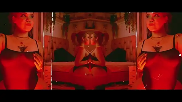 Snapshot of albaismynameX chatting on 10.04.25 albaismynameX online show from 10.04.25