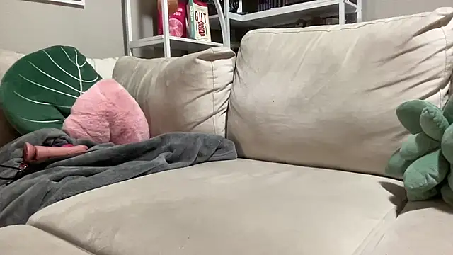 Snapshot of NatalieKneals chatting on 12.31.24 NatalieKneals online show from 12.31.24