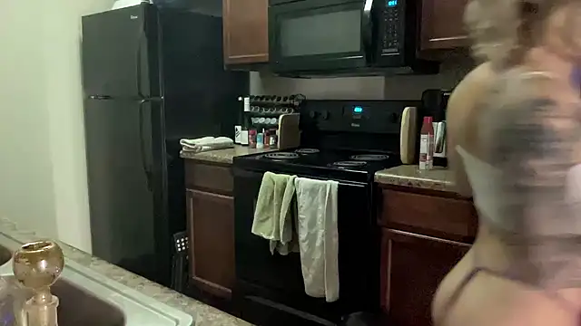 Snapshot of NatalieKneals chatting on 02.11.25 NatalieKneals online show from 02.11.25