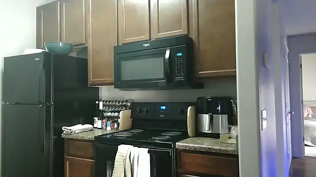 Snapshot of NatalieKneals chatting on 02.12.25 NatalieKneals online show from 02.12.25