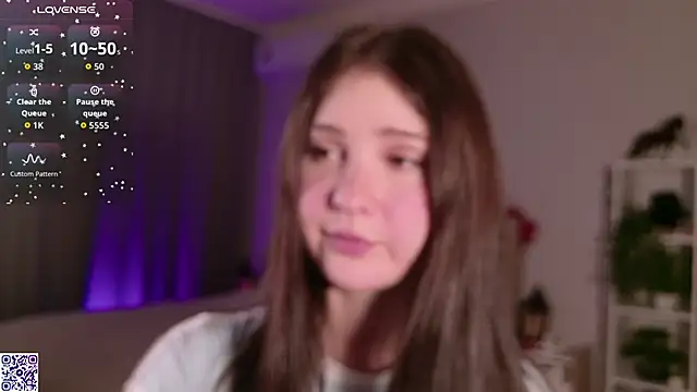 Snapshot of LeraKit chatting on 10.13.25 LeraKit online show from 10.13.25