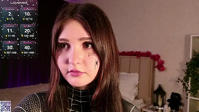 Snapshot of LeraKit chatting on 10.29.25 LeraKit online show from 10.29.25