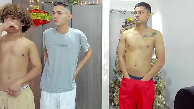 Snapshot of badguyss_bisex chatting on 12.27.24 badguyss bisex online show from 12.27.24