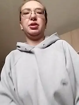 Isabella Geney online show from 12.17.25