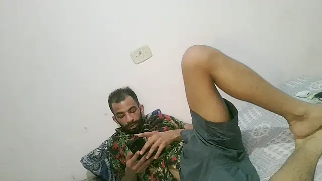 Snapshot of UncutToyBoy23cm chatting on 10.18.25 UncutToyBoy23cm online show from 10.18.25