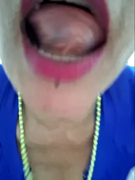 gatadeojosclaros online show from 04.17.26