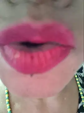 Snapshot of gatadeojosclaros chatting on 05.01.26 gatadeojosclaros online show from 05.01.26