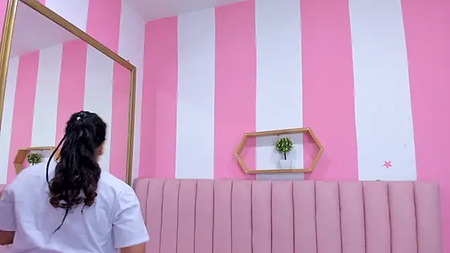 ISABELLA 020 online show from 01.23.25