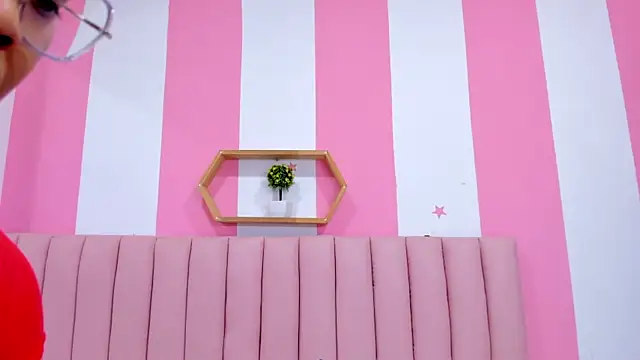 ISABELLA 020 online show from 03.04.25