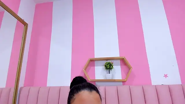 ISABELLA 020 online show from 03.12.25