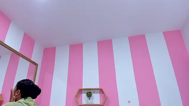 ISABELLA 020 online show from 09.17.25