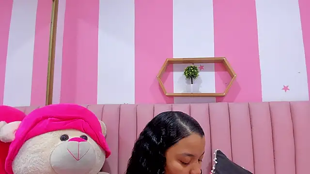 ISABELLA 020 online show from 10.27.25