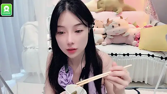 AKiKi711 online show from 09.13.25