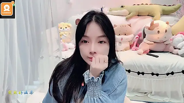 AKiKi711 online show from 10.10.25