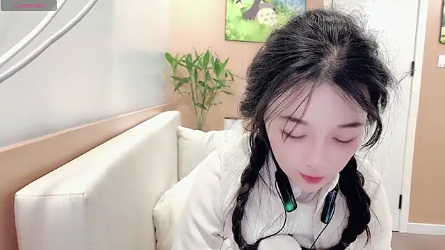 AKiKi711 online show from 02.14.26