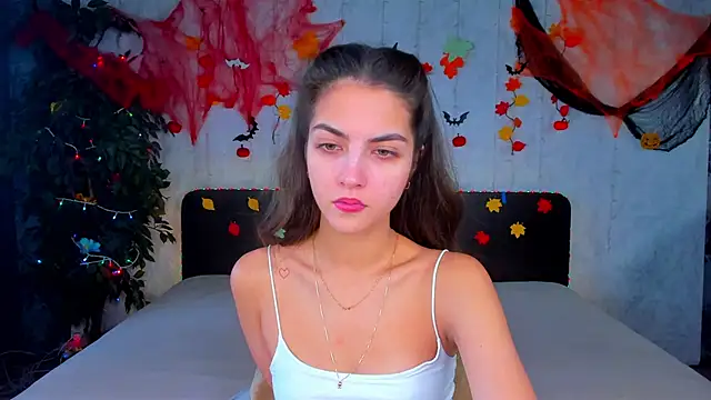 Milana Crystal  online show from 10.31.25