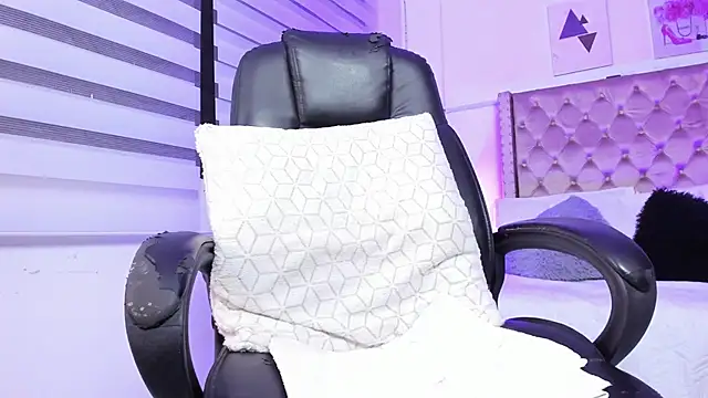 Danna Ramiirez online show from 12.24.24