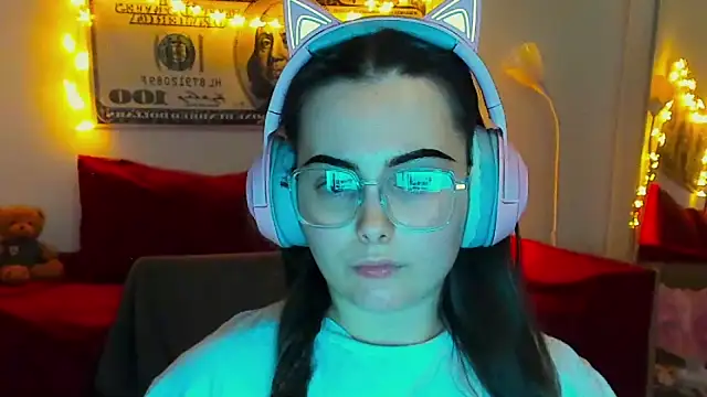 Snapshot of _extraterrestrial_ chatting on 06.19.26 extraterrestrial online show from 06.19.26