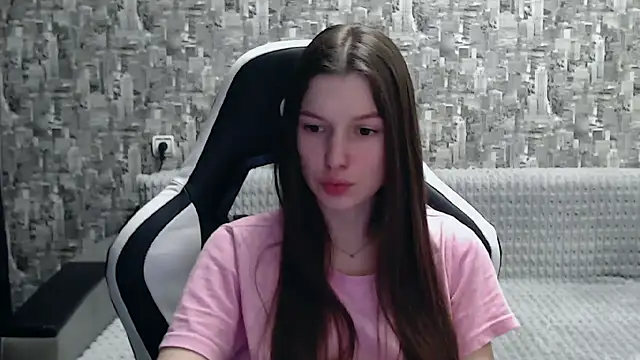 MissMiaCutie online show from 03.04.25