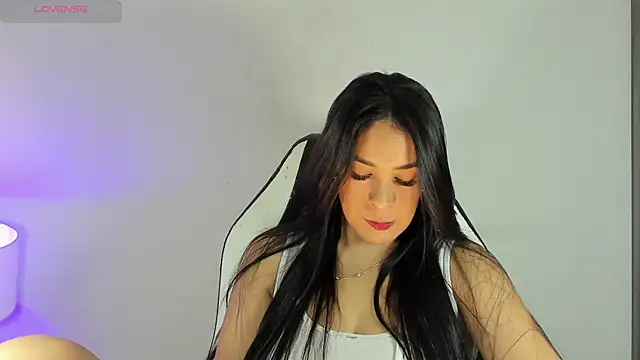 bella hadid1  online show from 12.03.24