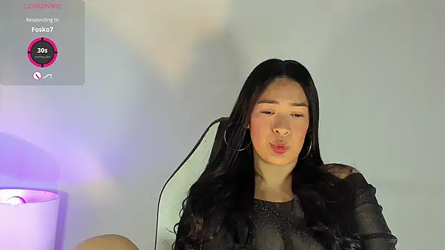 bella hadid1  online show from 02.08.25