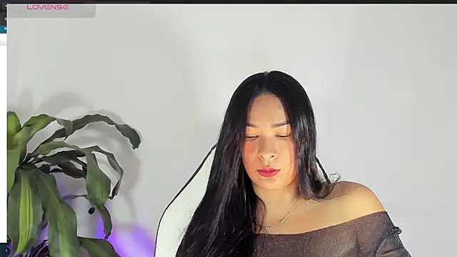 bella hadid1  online show from 03.13.25