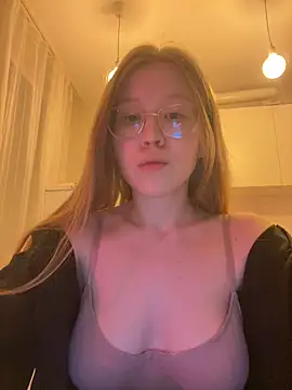 Eva Weyne online show from 12.28.24