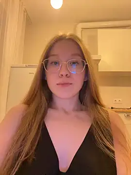 Eva Weyne online show from 10.28.25