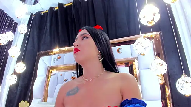 SarayRoyse online show from 10.31.25