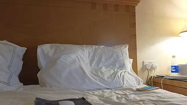 Mr-and-Mrs-Smith online show from 03.18.25