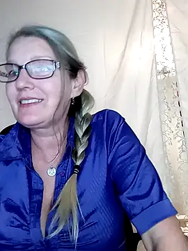 Snapshot of irinamaux chatting on 01.05.25 irinamaux online show from 01.05.25