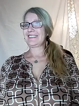 Snapshot of irinamaux chatting on 01.09.25 irinamaux online show from 01.09.25