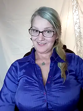 Snapshot of irinamaux chatting on 01.10.25 irinamaux online show from 01.10.25