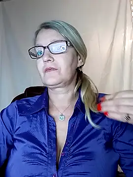 Snapshot of irinamaux chatting on 01.11.25 irinamaux online show from 01.11.25