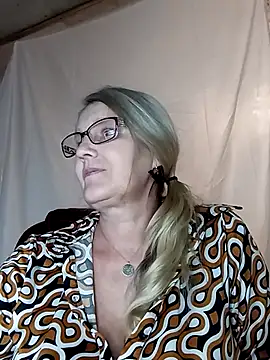 Snapshot of irinamaux chatting on 01.11.25 irinamaux online show from 01.11.25