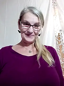 Snapshot of irinamaux chatting on 01.18.25 irinamaux online show from 01.18.25