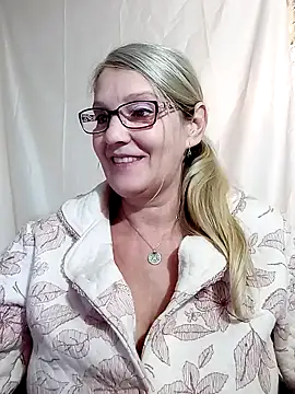 Snapshot of irinamaux chatting on 01.19.25 irinamaux online show from 01.19.25