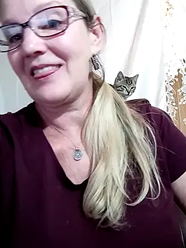 Snapshot of irinamaux chatting on 01.24.25 irinamaux online show from 01.24.25