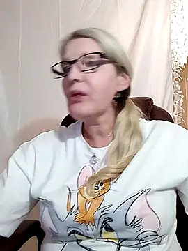Snapshot of irinamaux chatting on 01.25.25 irinamaux online show from 01.25.25
