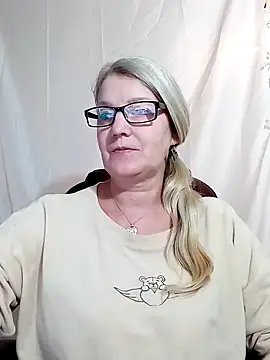 Snapshot of irinamaux chatting on 01.26.25 irinamaux online show from 01.26.25