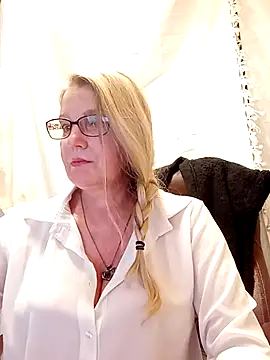 Snapshot of irinamaux chatting on 01.30.25 irinamaux online show from 01.30.25
